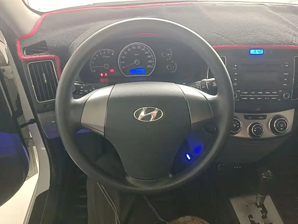 Hyundai Elantra — миниатюра 11