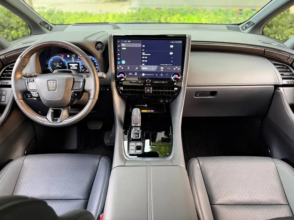 Toyota Vellfire — миниатюра 12