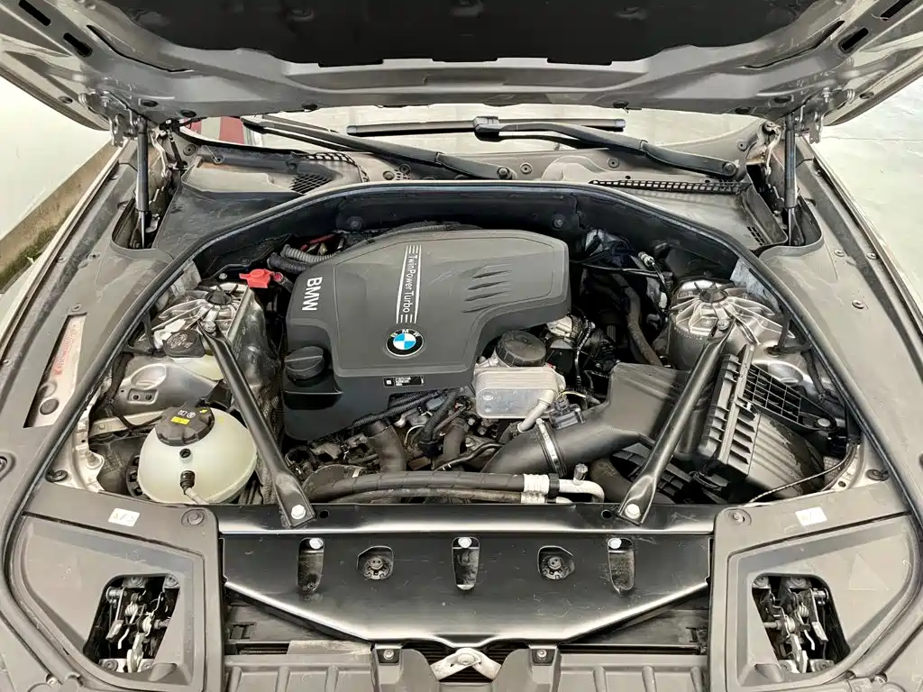 BMW 5 Series — миниатюра 19