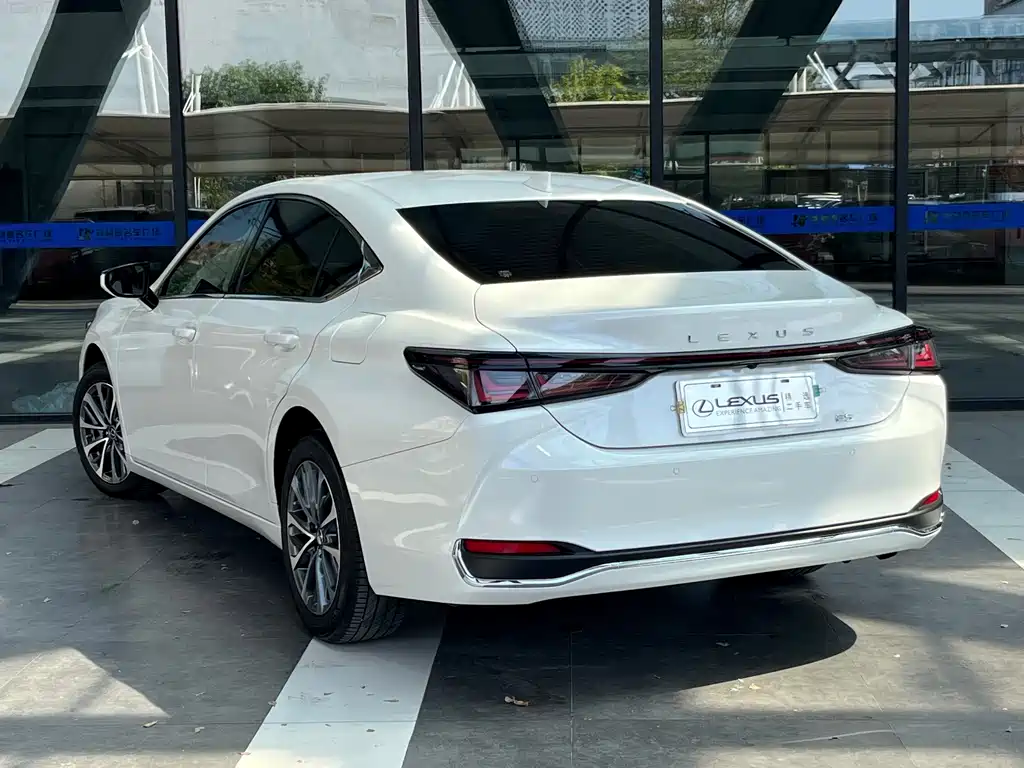 Lexus ES — миниатюра 6