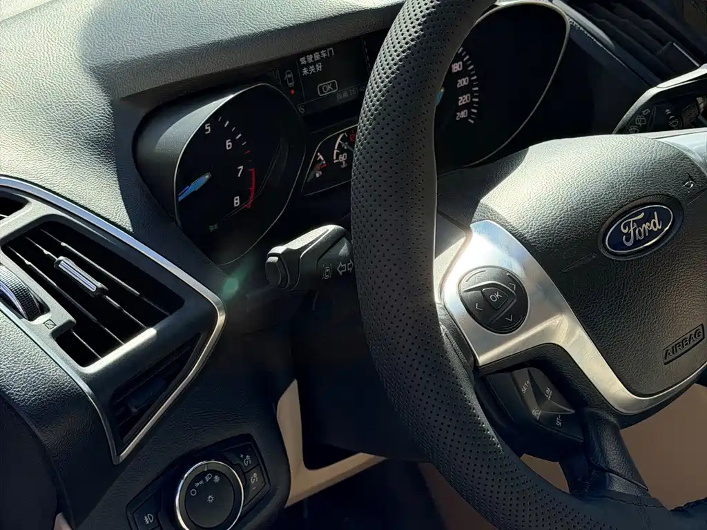 Ford Kuga — миниатюра 17
