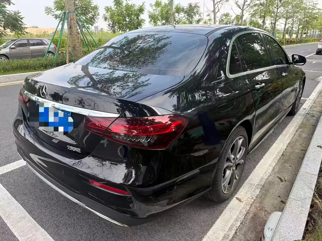 Mercedes-Benz E-Class — миниатюра 9