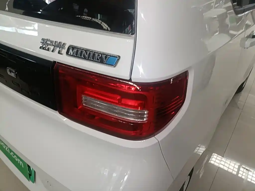 Wuling MINIEV — миниатюра 8