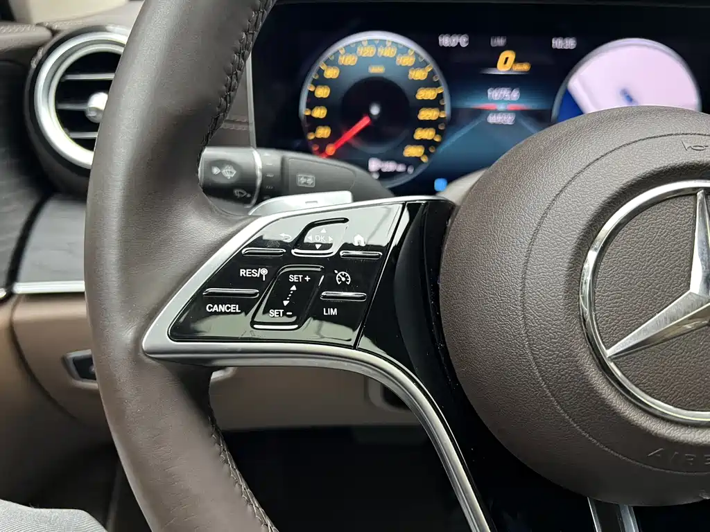 MERCEDES-BENZ E CLASS