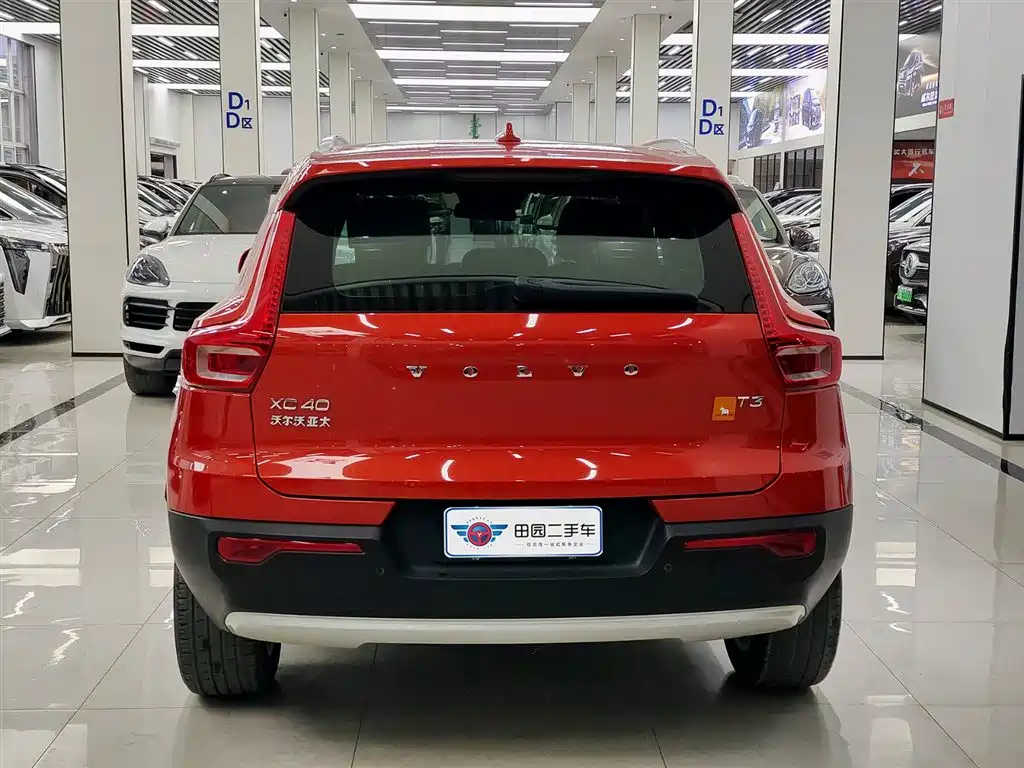 VOLVO XC40