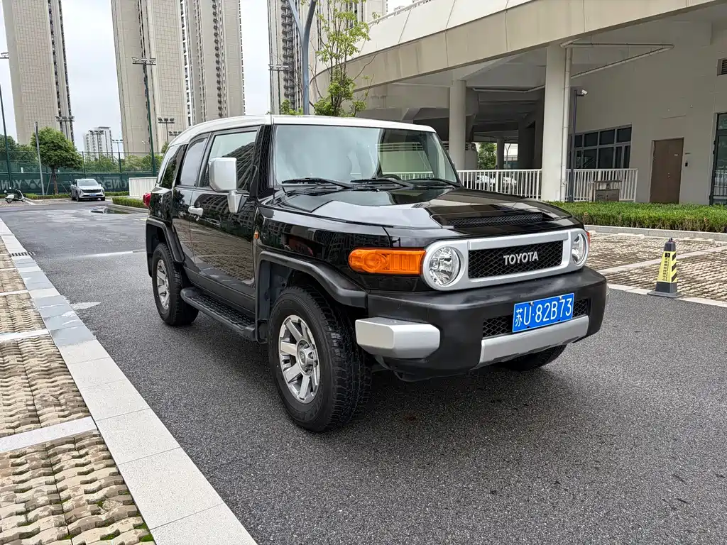 Toyota FJ Cruiser — миниатюра 3