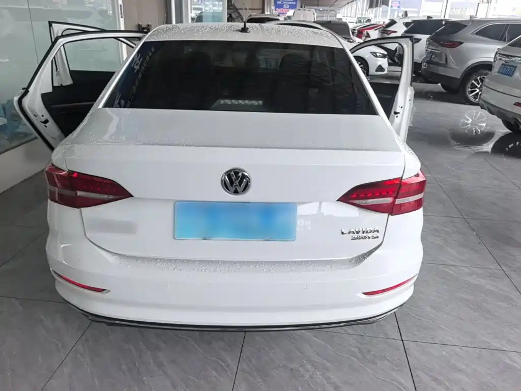 Volkswagen Lavida — миниатюра 6
