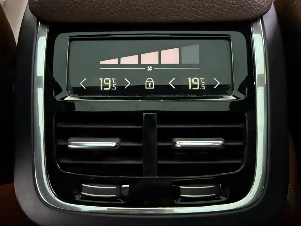 Volvo XC90 — миниатюра 12
