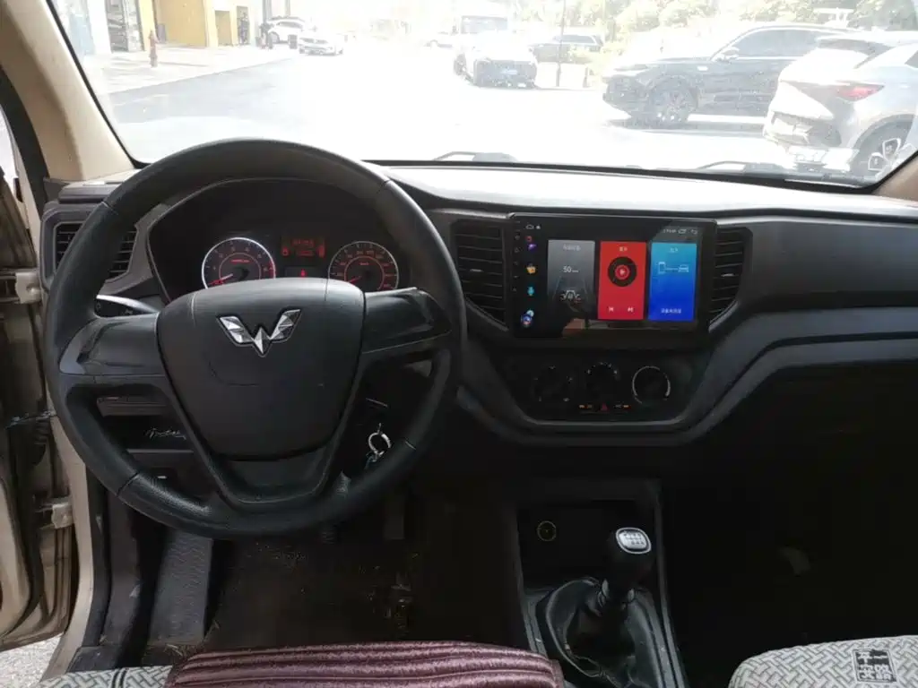 Wuling Hongguang V — миниатюра 11