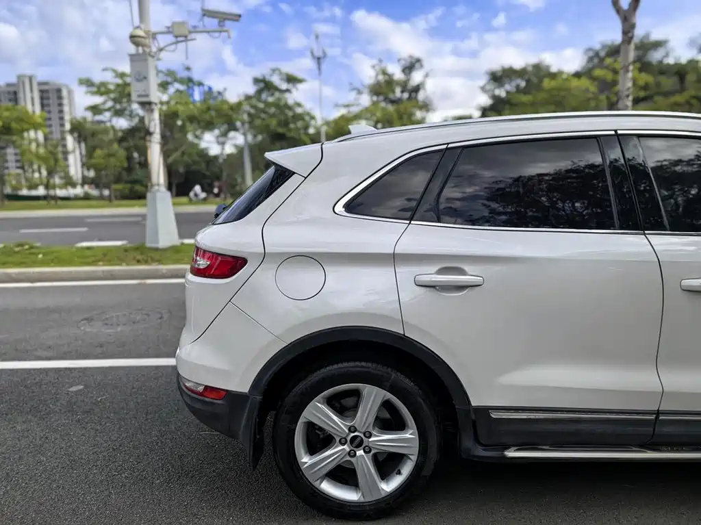 Lincoln MKC — миниатюра 17