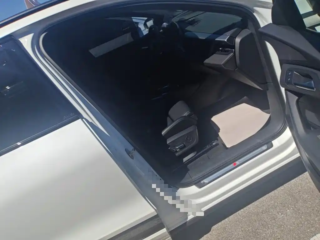 Audi Q6L e-tron — миниатюра 9