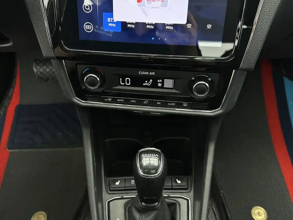 Skoda Rapid 1.5L Auto Comfort Enjoy Edition, фото 13