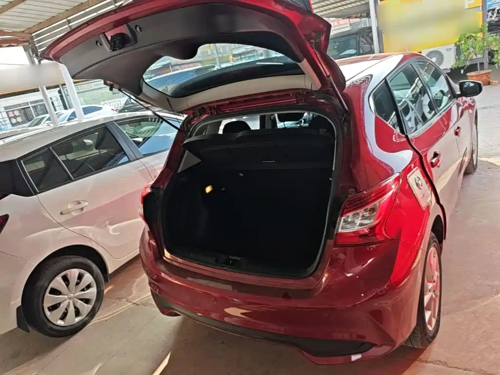 Nissan Tiida — миниатюра 19