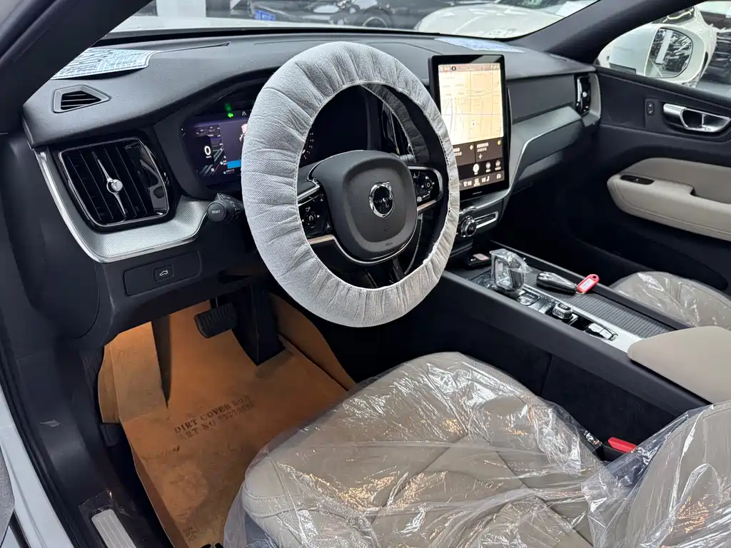 Volvo XC60 2026 B5 Luxury