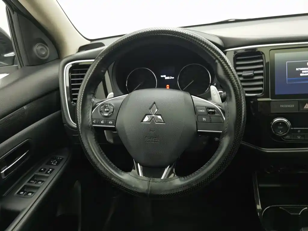 Mitsubishi Outlander — миниатюра 11