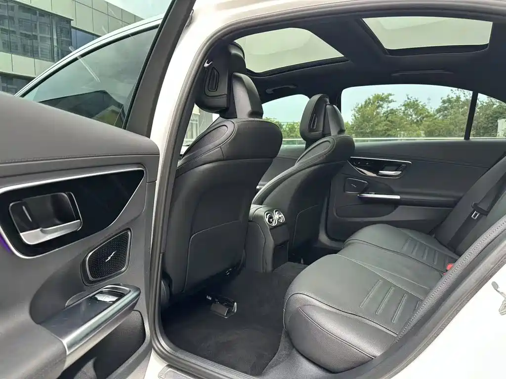 Mercedes-Benz C-Class — миниатюра 13