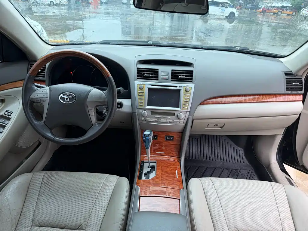 Toyota Camry — миниатюра 4