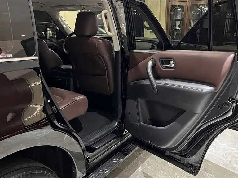 Nissan Patrol — миниатюра 17
