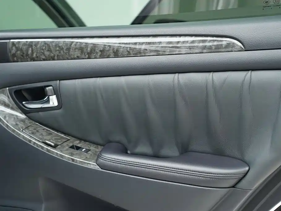Toyota Crown — миниатюра 30