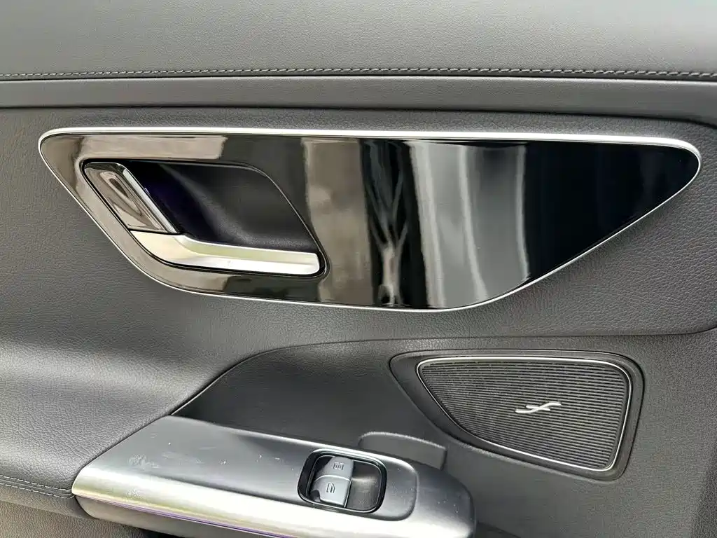 Mercedes-Benz C-Class — миниатюра 17