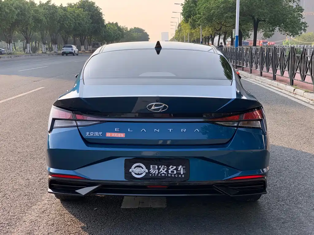 HYUNDAI ELANTRA