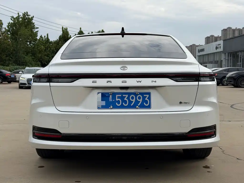 Toyota Crown (Import) — миниатюра 4