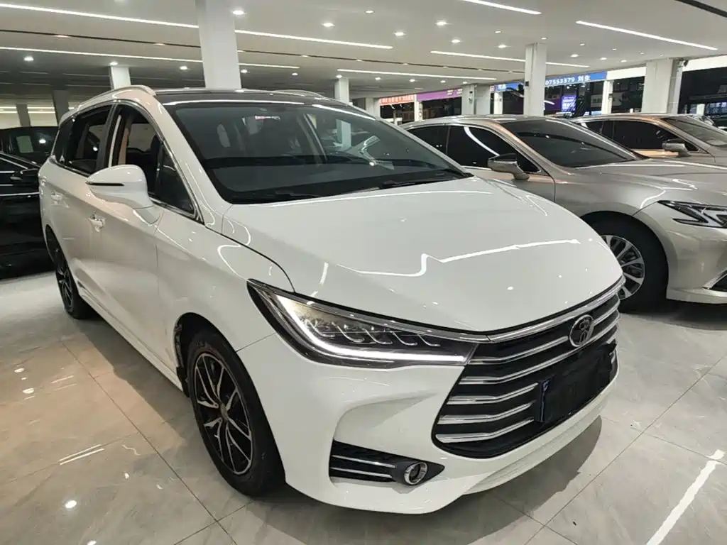 BYD MAX — миниатюра 4