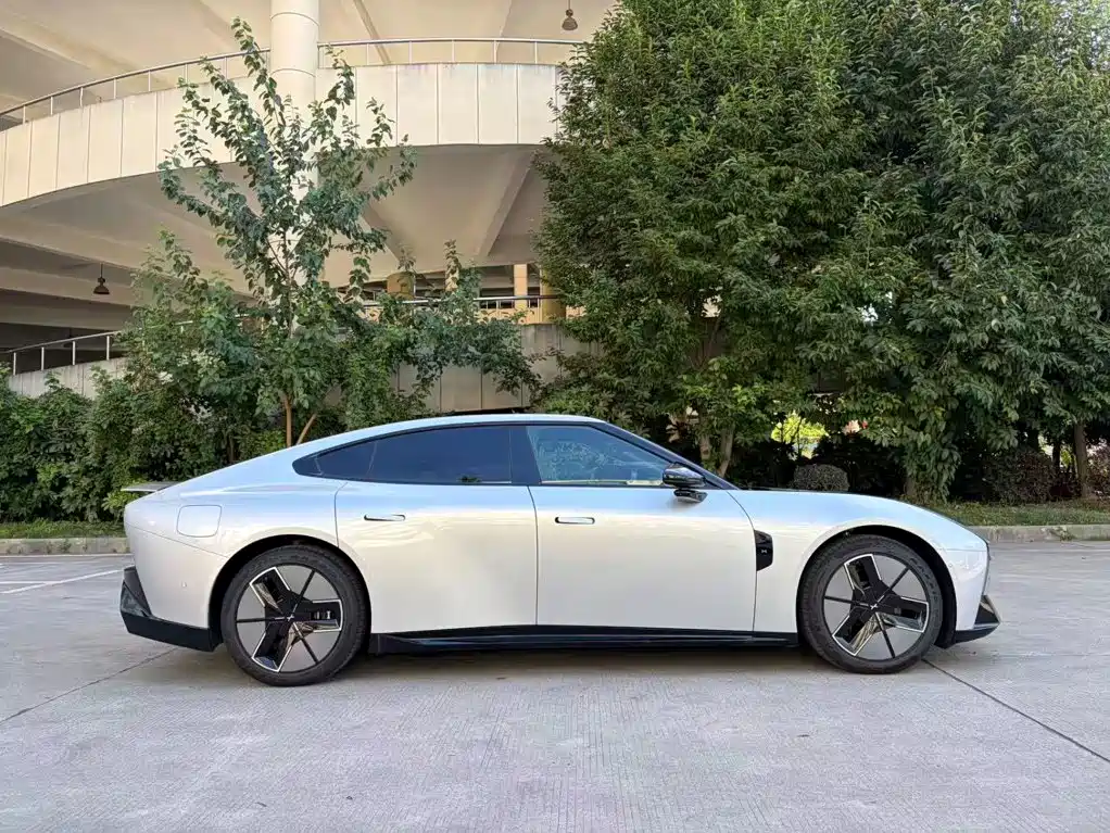 XPeng P7 — миниатюра 21