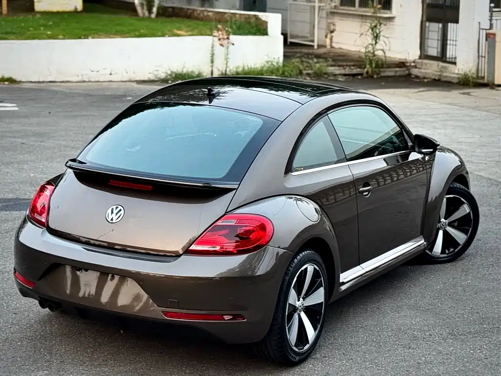 VOLKSWAGEN BEETLE