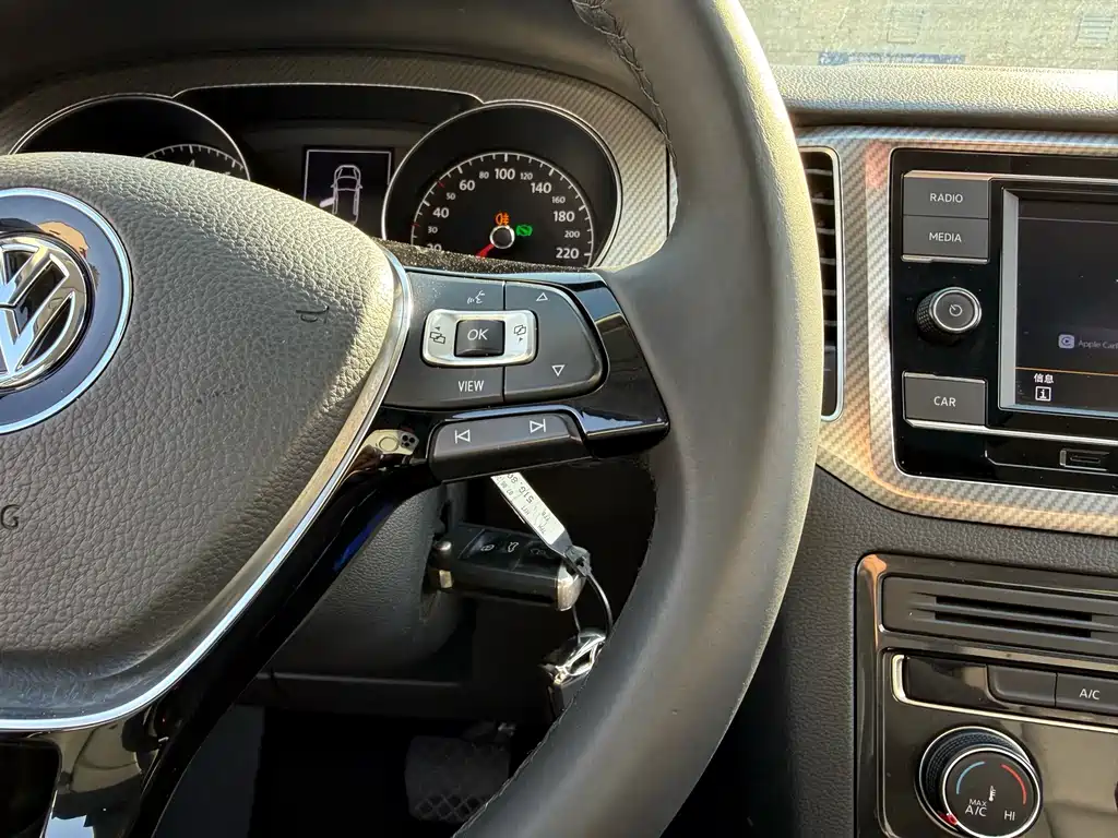 VOLKSWAGEN GOLF*JIAYU