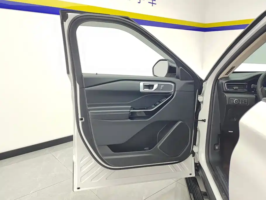 Ford Explorer — миниатюра 7