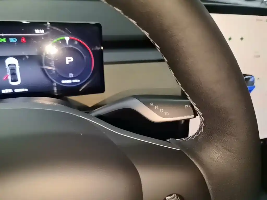 Tesla Model 3 — миниатюра 14