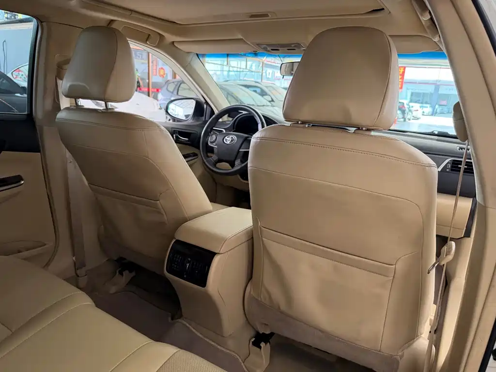 Toyota Camry — миниатюра 14