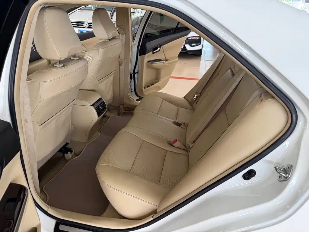 Toyota Camry — миниатюра 19