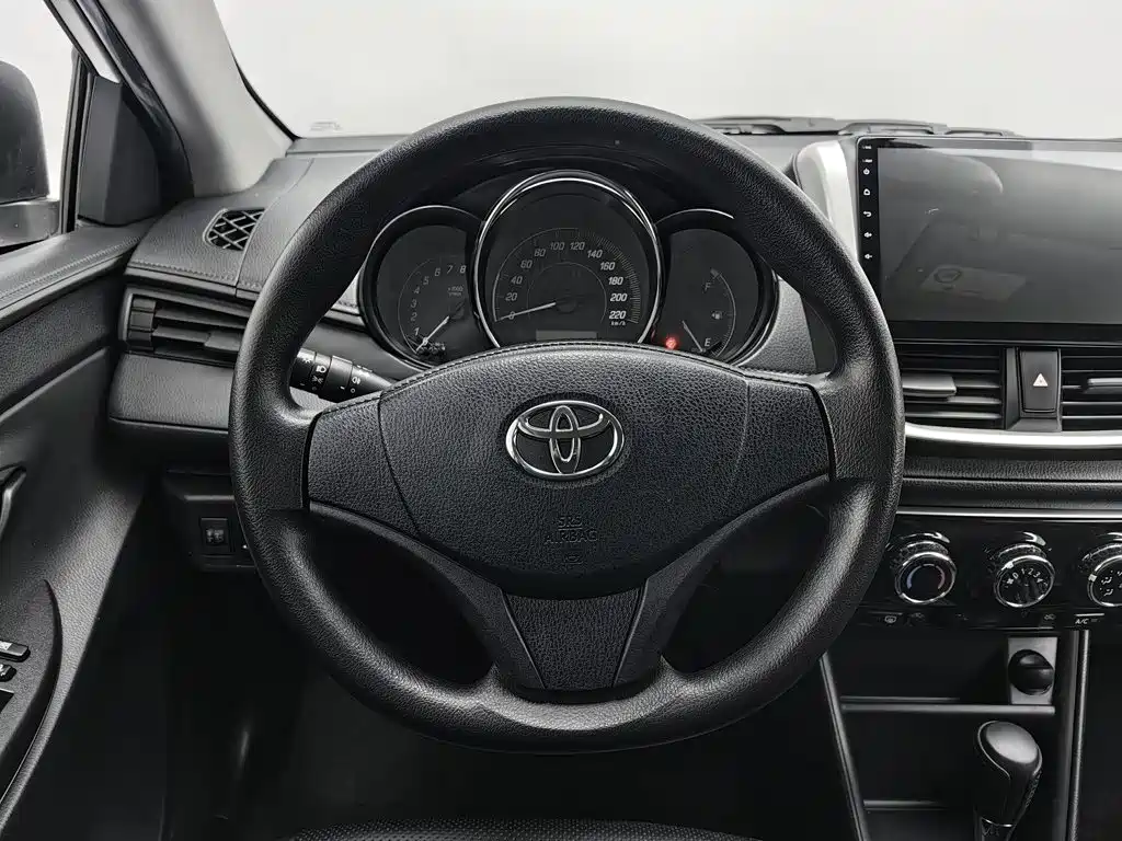 Toyota Yaris L — миниатюра 11