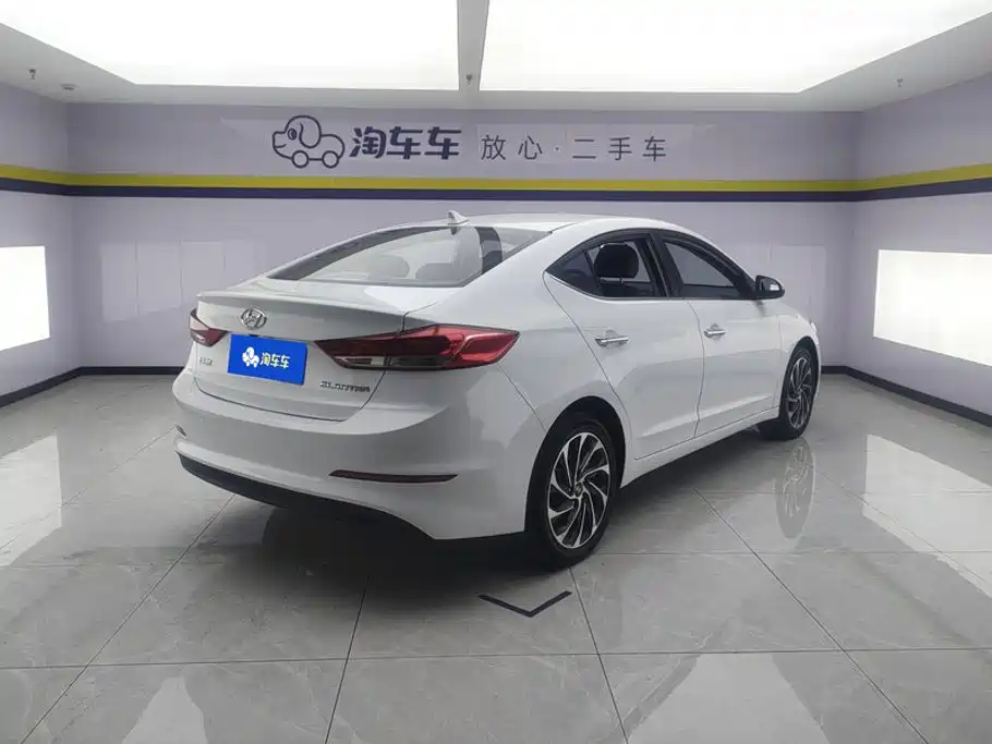 Hyundai Elantra — миниатюра 3