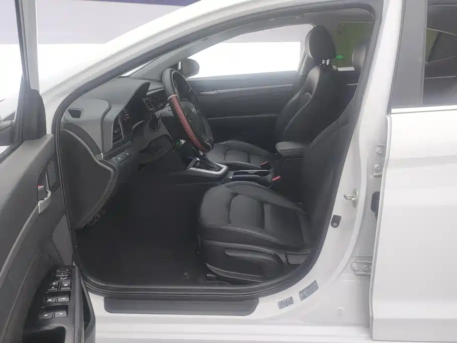 Hyundai Elantra — миниатюра 9