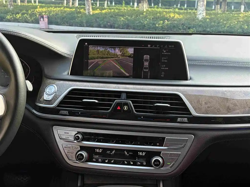 BMW 7 Series — миниатюра 12