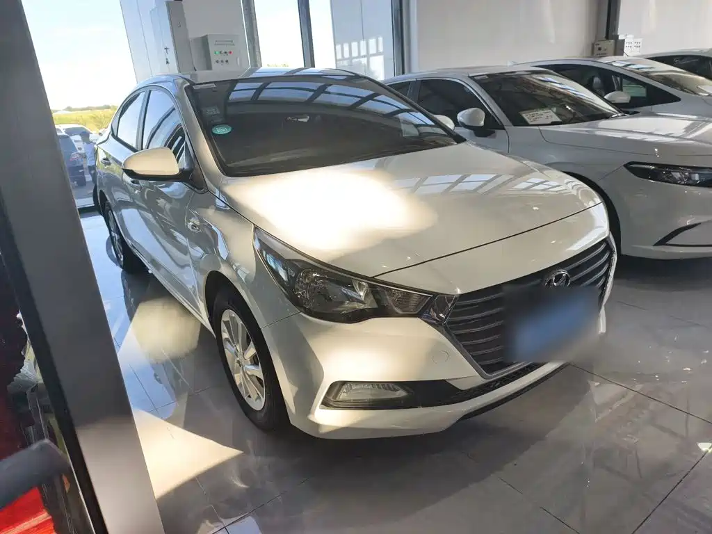 Hyundai Verna — миниатюра 7