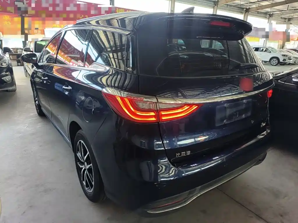 BYD MAX — миниатюра 5