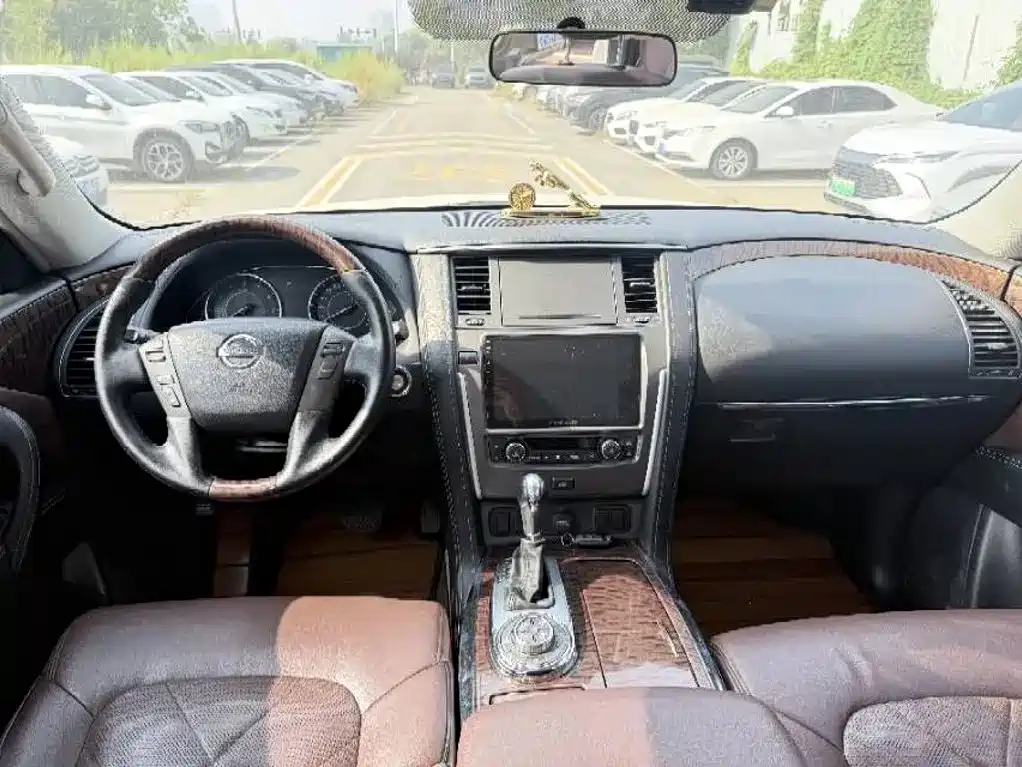 Nissan Patrol — миниатюра 9