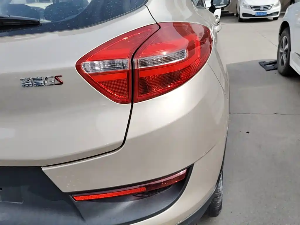 Geely Emgrand GS — миниатюра 8
