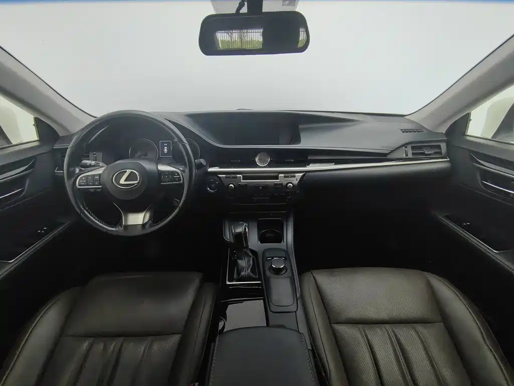 Lexus ES — миниатюра 5