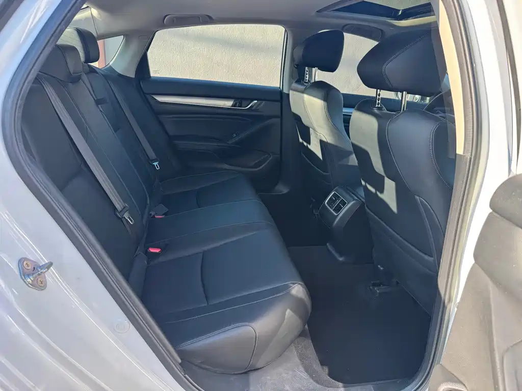 Honda Accord — миниатюра 18
