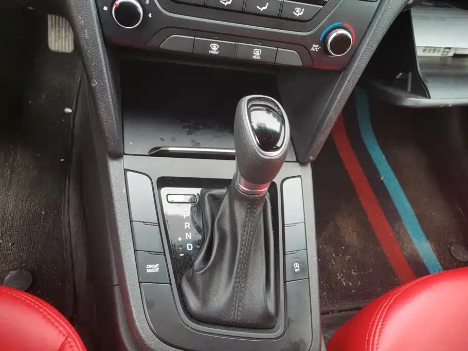Hyundai Elantra — миниатюра 16