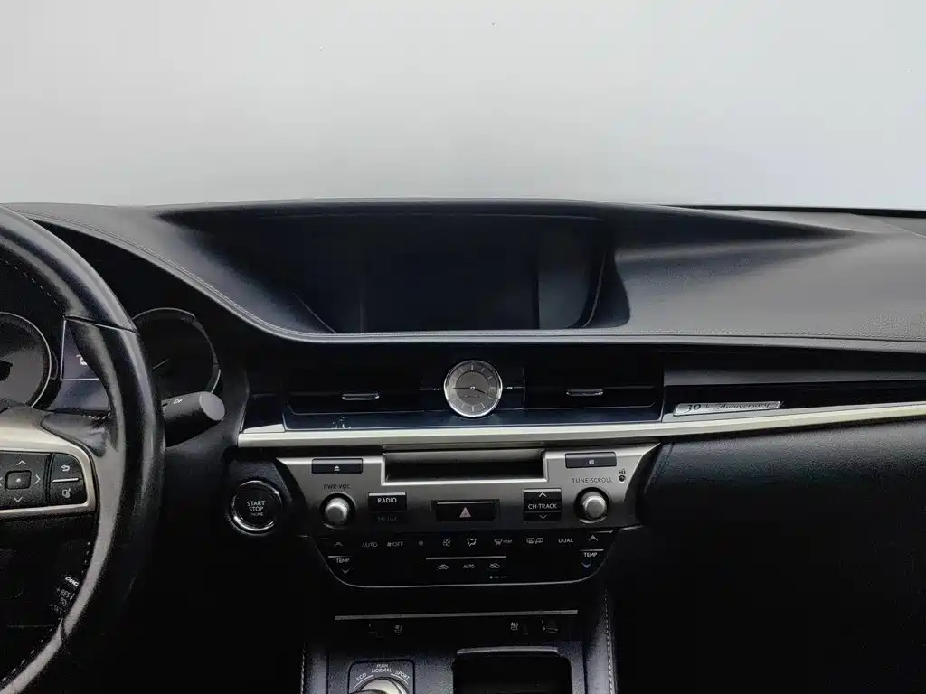 Lexus ES — миниатюра 12