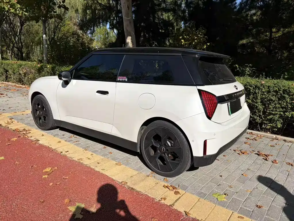 MINI MINI COOPER EV — миниатюра 3