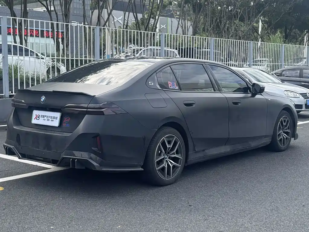BMW i5 — миниатюра 13