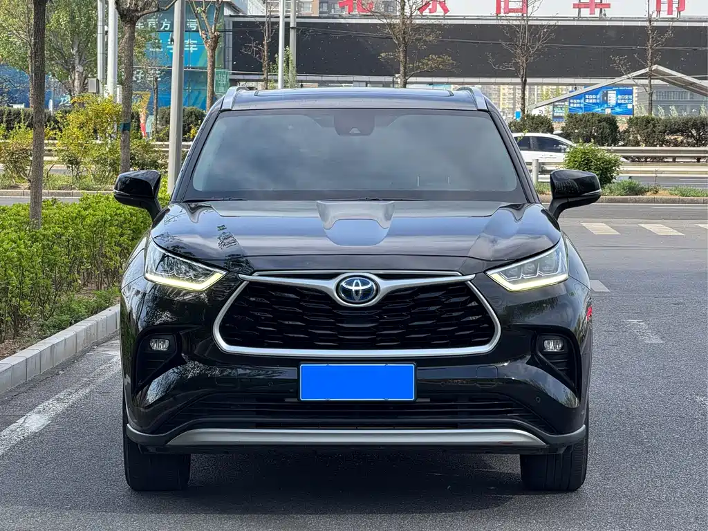 Toyota Highlander 2022 2.5L Luxury 7 мест