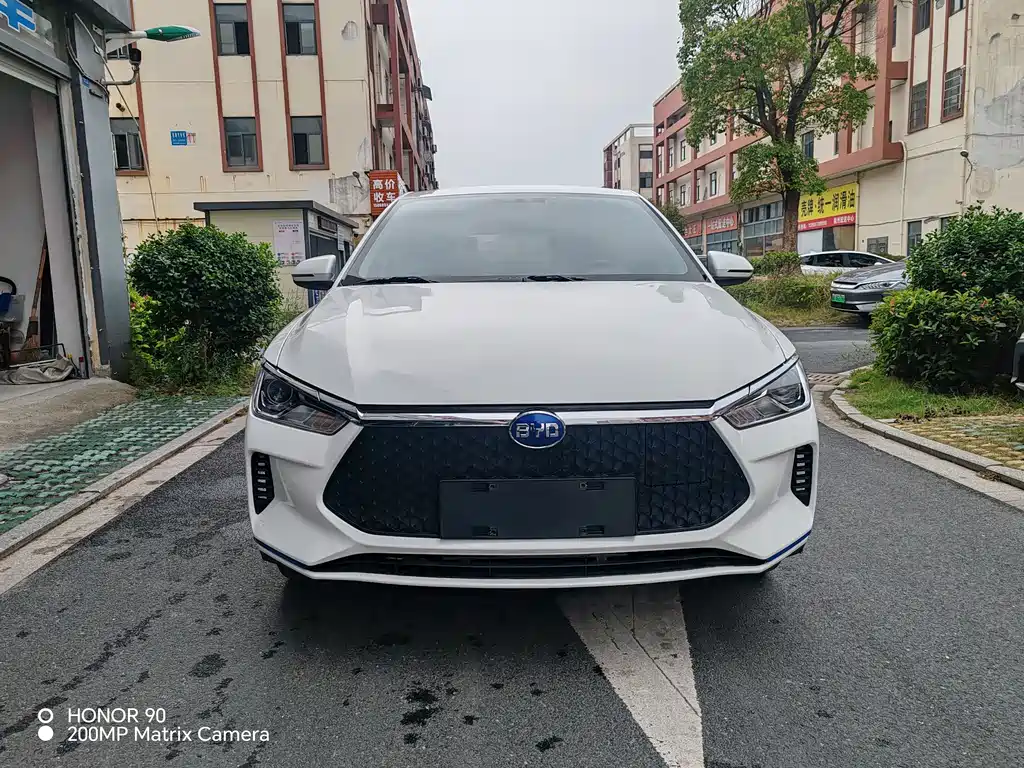 BYD E2